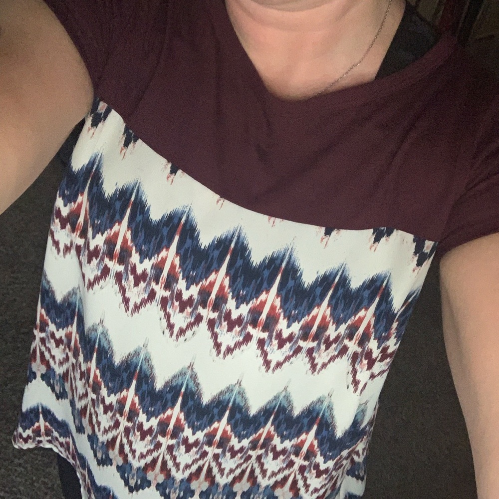 Loose patterned top - Picture 2 of 2